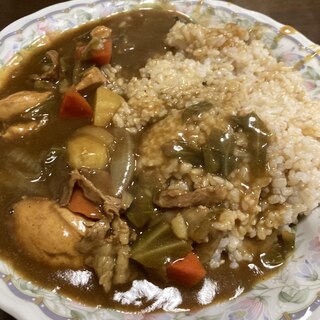 玄米ご飯で具沢山の鶏むね肉カレー